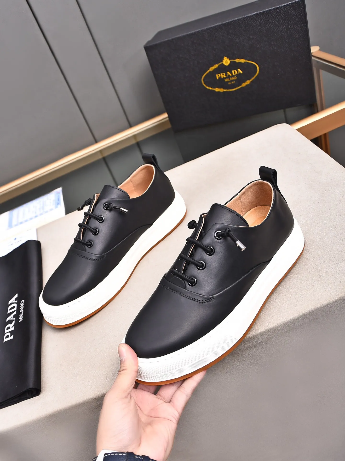Men's Men's Shoes 💰440 [Top-grade butter leather] 🆕🔥New update🔥👟PRADA (Prada) new products are released, imported soft butter leather, fashionable to allow air to penetrate the entire shoe, Niu B's shoes [strong] bring an extremely comfortable and breathable feeling! Beautiful inside and out! Exquisite workmanship, 😌Code number: 38~44 (45 customized) Three colors to choose from.